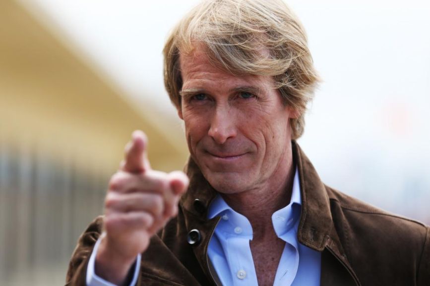 Michael Bay dito puntato