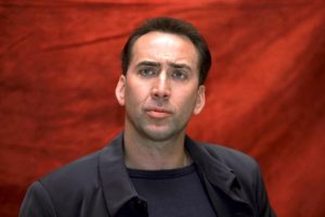 Nicolas Cage sfondo rosso