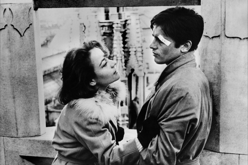 Alain Delon e Annie Girardot in "Rocco e i suoi fratelli", la regia di Luchino Visconti (1960)