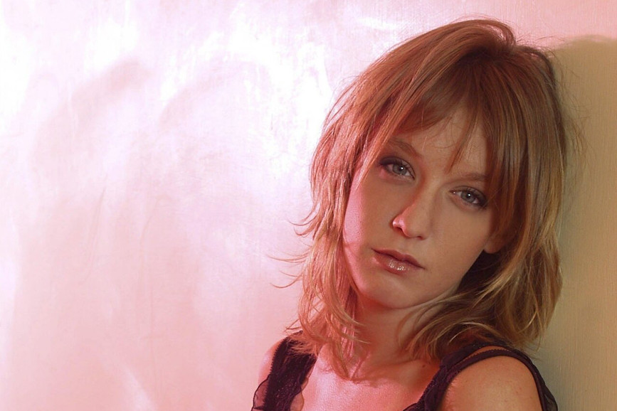 Ludivine Sagnier luce rossa