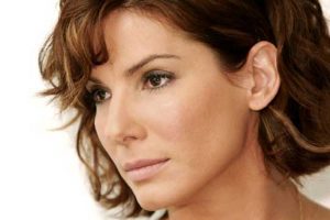 Sandra Bullock di profilo