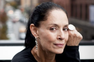 Sonia Braga posa