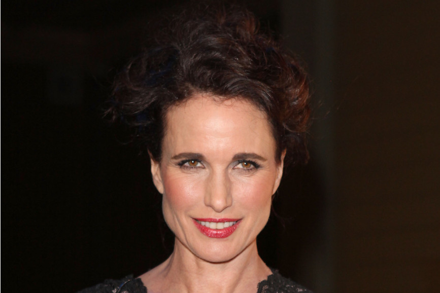 Andie MacDowell sfondo nero