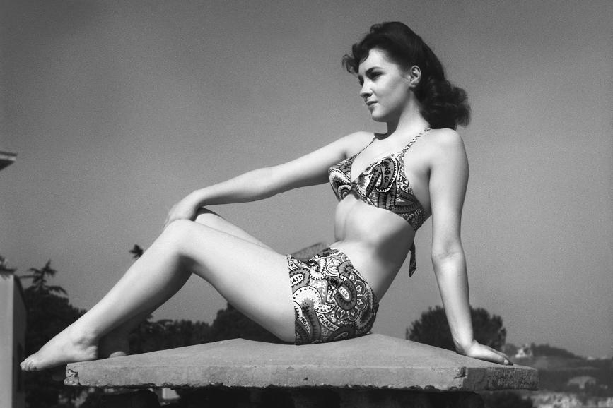 Gina Lollobrigida in bikini