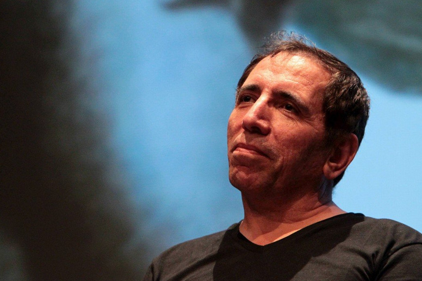 Mohsen Makhmalbaf distratto