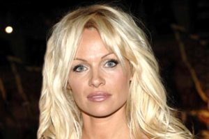 Pamela Anderson sempre bionda