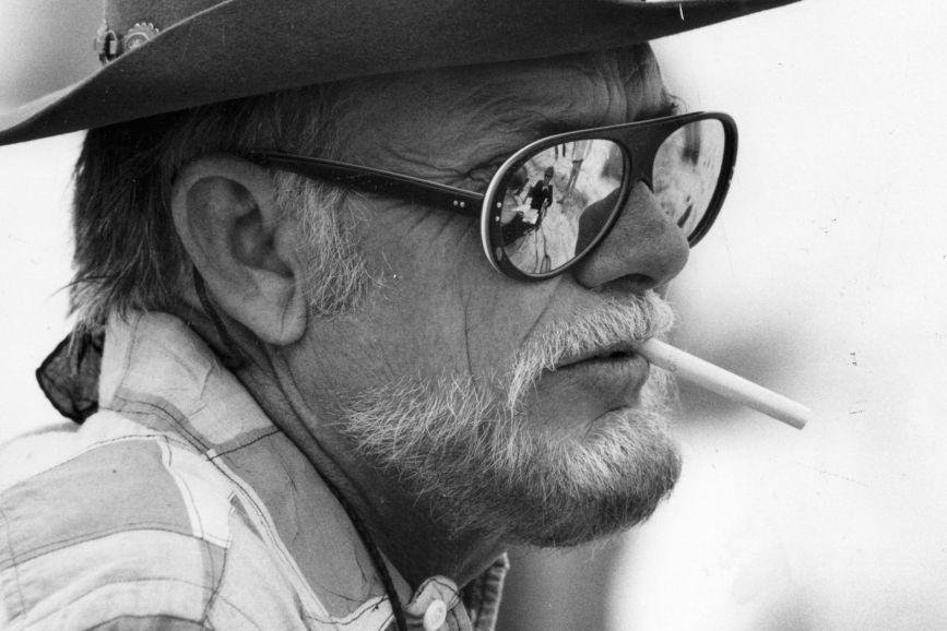 Sam Peckinpah baffi primo piano