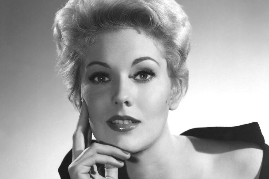 kim novak spalla