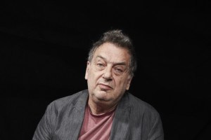 Stephen Frears sfondo nero 