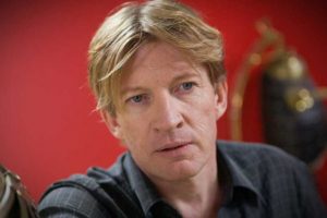 David Wenham sfondo rosso