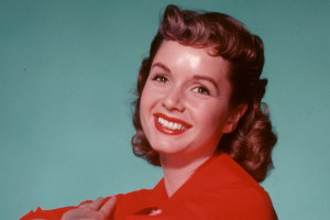 Debbie Reynolds in totale 'stile' anni '50