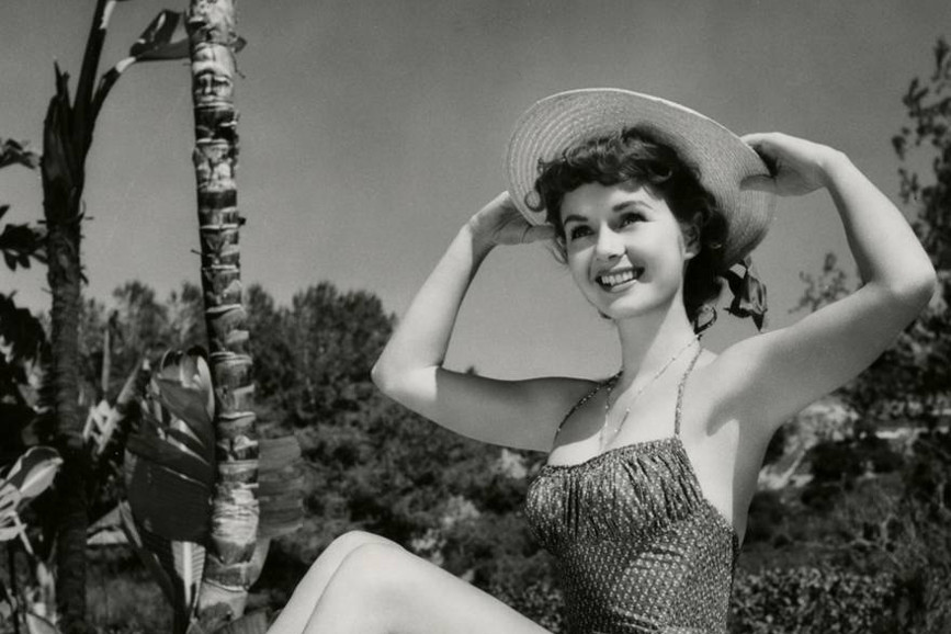 Debbie Reynolds col cappello