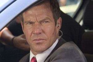 Dennis Quaid sguardo serio