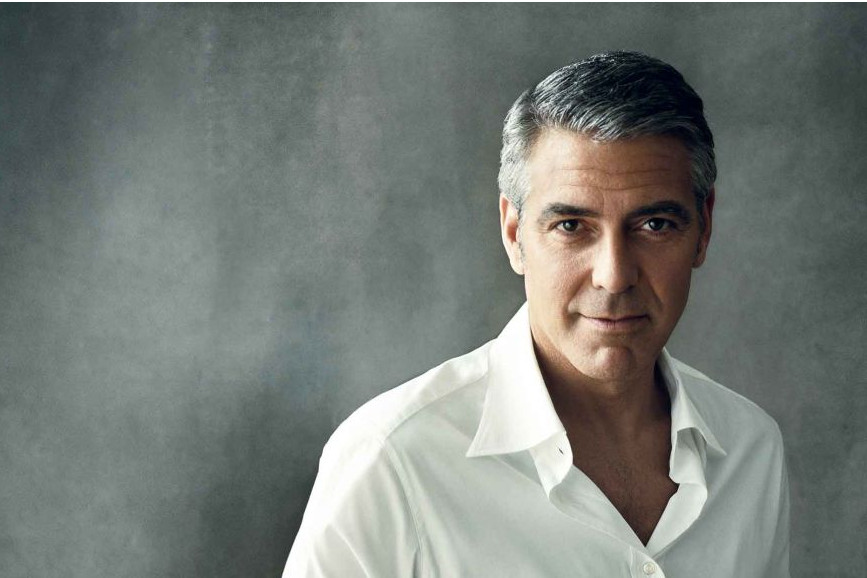 George Clooney sfondo grigio