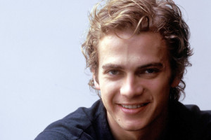 Hayden Christensen sorridente