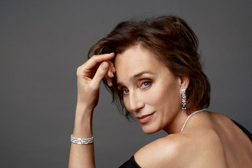 Kristin Scott Thomas di spalle