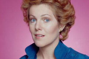 Lynn Redgrave sfondo rosa