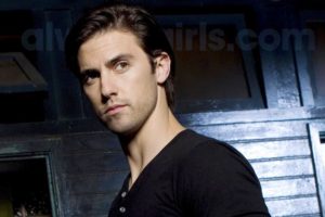 Milo Ventimiglia maglietta nera