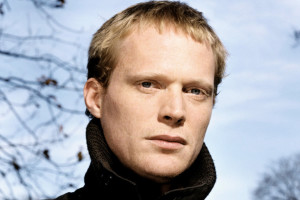 Paul Bettany primo piano