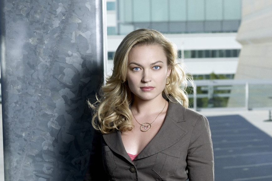 Sophia Myles busto