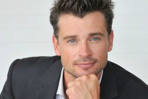 Tom Welling in abito elegante al Festival del cinema di Venzia