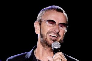 Ringo Starr col microfono