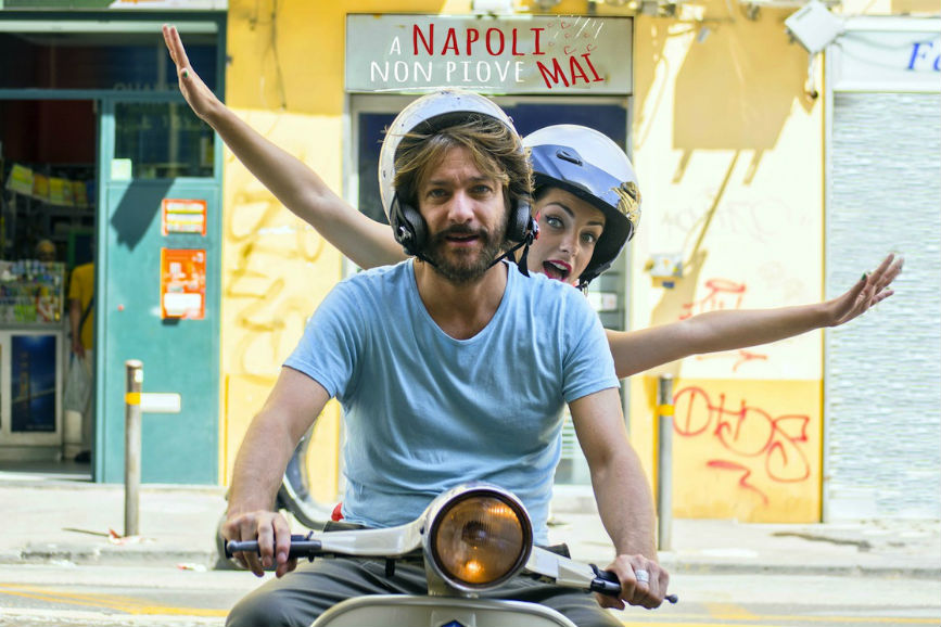 A Napoli non piove mai copertina film