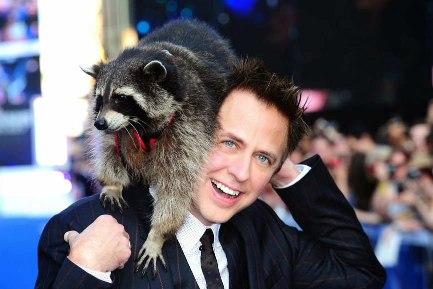 James Gunn con un procione