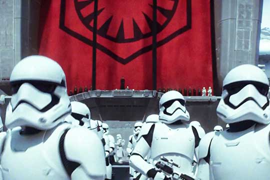 “Star Wars: Episodio VII - Il risveglio della forza”, un nuovo spot con la minaccia del Primo Ordine e Kylo Ren