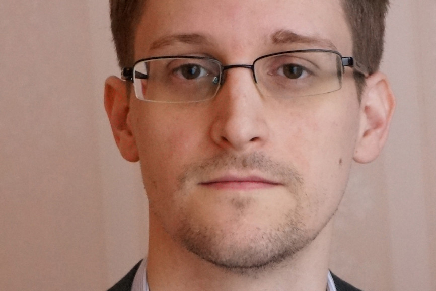 Snowden: Joseph Gordon-Levitt protagonista nel trailer del film di Oliver di Stone