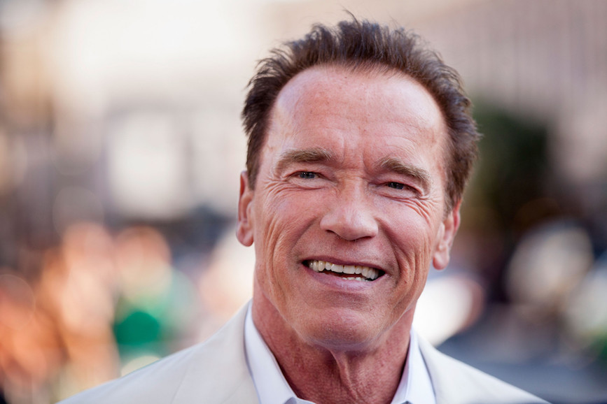 Arnold Schwarzenegger sorride