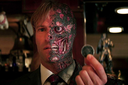 Due facce aaron eckhart batman