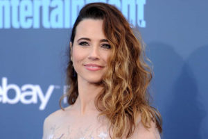 Linda Cardellini Bio