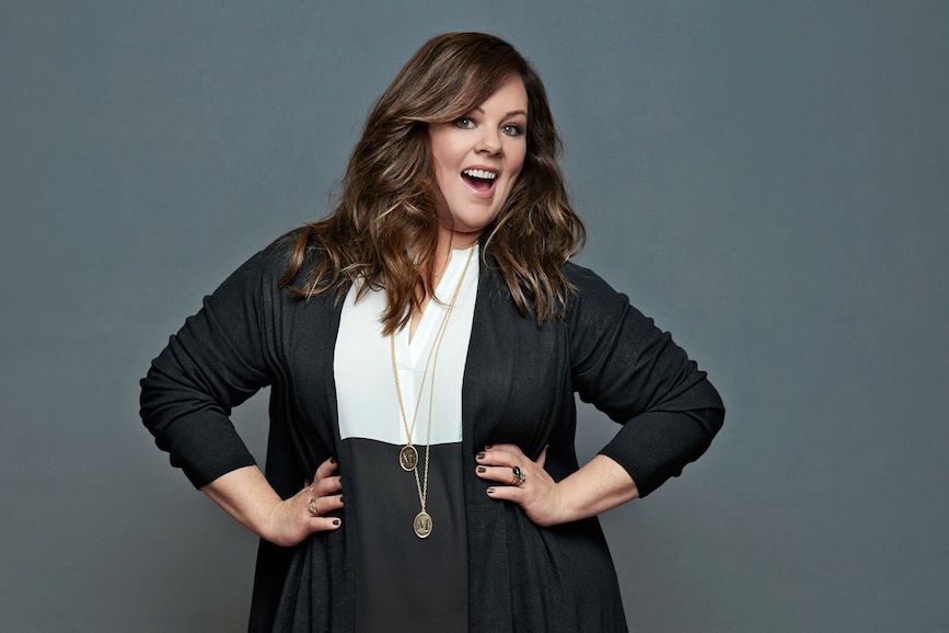 Melissa McCarthy sfondo grigio