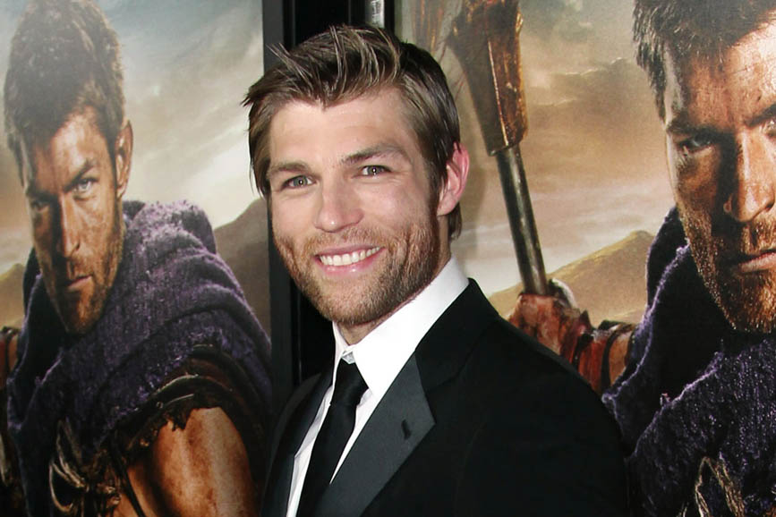 Liam McIntyre sorriso