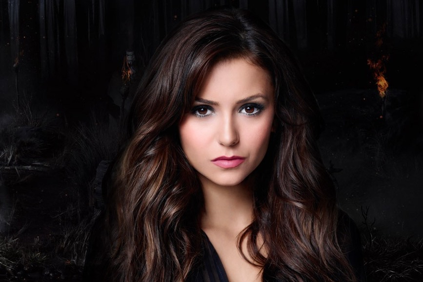 nina dobrev sfondo nero