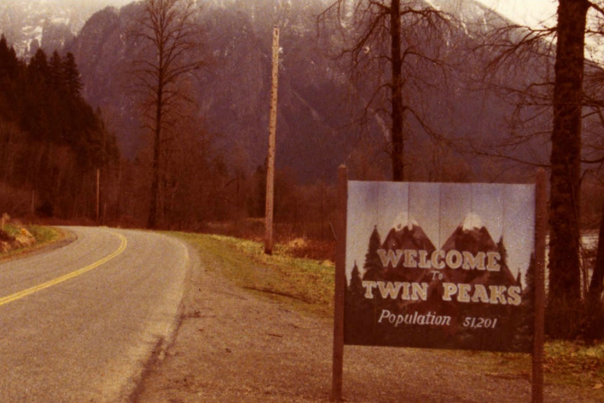 Twin Peaks: il celebre cartellone all'entrata della cittadina