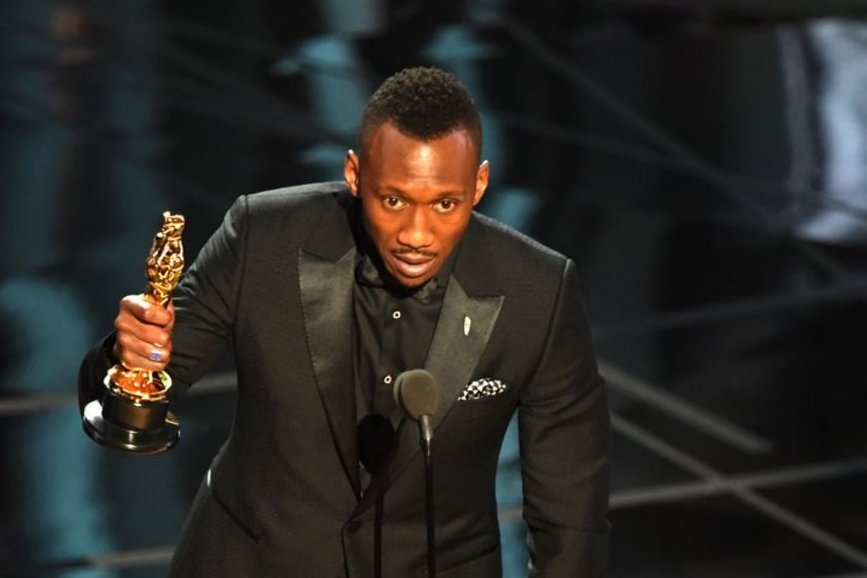 Oscar 2017: Mahershala Ali vince il premio come Miglior attore non protagonista.