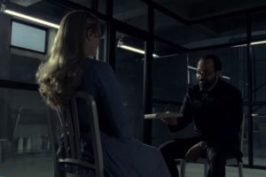 Westworld Bernard parla con Dolores