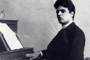 Pietro Mascagni al pianoforte