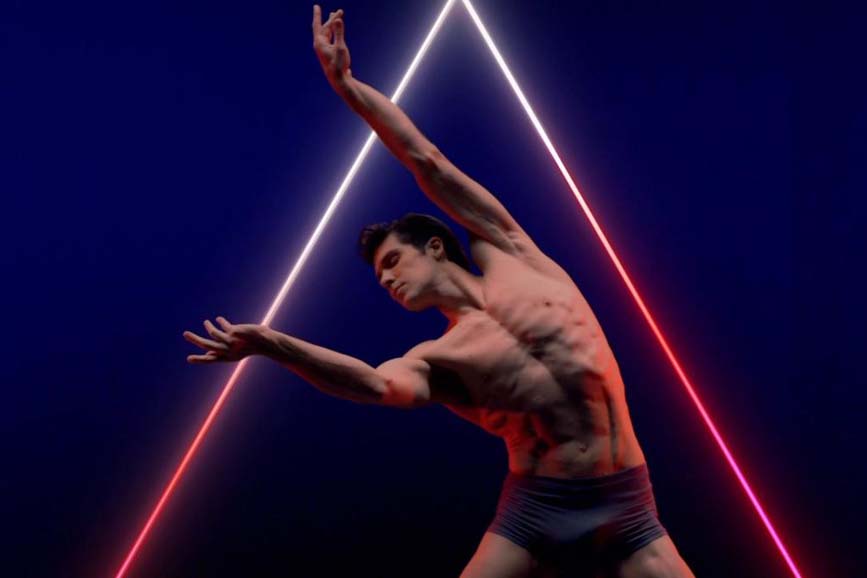 Roberto Bolle inaugura il 2019 con lo spettacolo di “Danza con me”