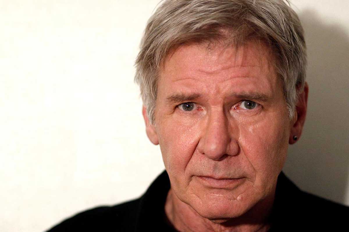 Harrison Ford con Ed Helms nel naufragio in “Burt Squire”