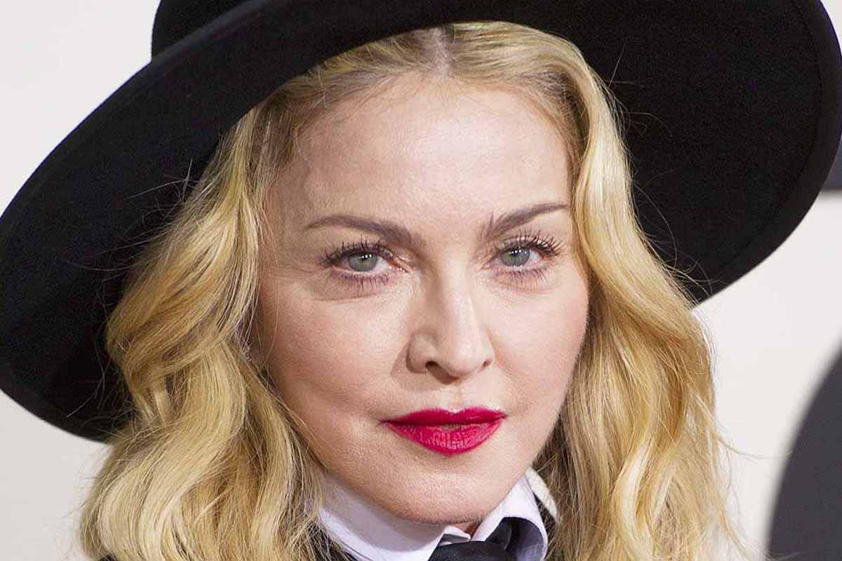 Madonna alla regia di un biopic su se stessa