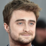 Daniel Radcliffe diventa “Weird Al” Yankovic nel trailer di “Weird”
