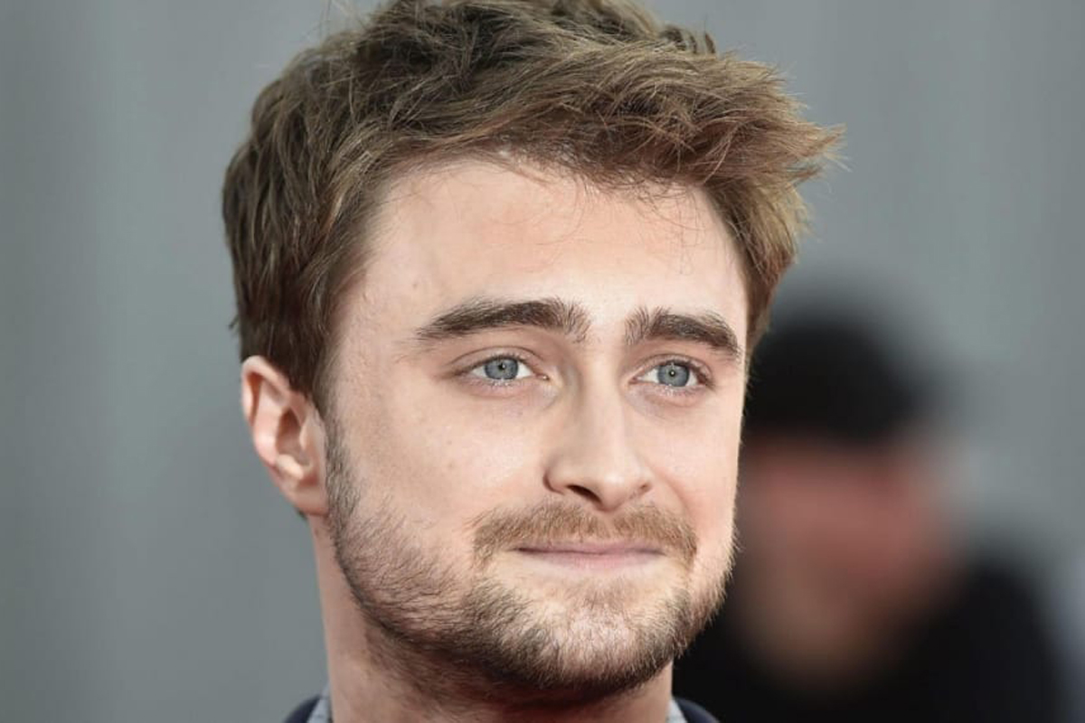 Daniel Radcliffe diventa “Weird Al” Yankovic nel trailer di “Weird”