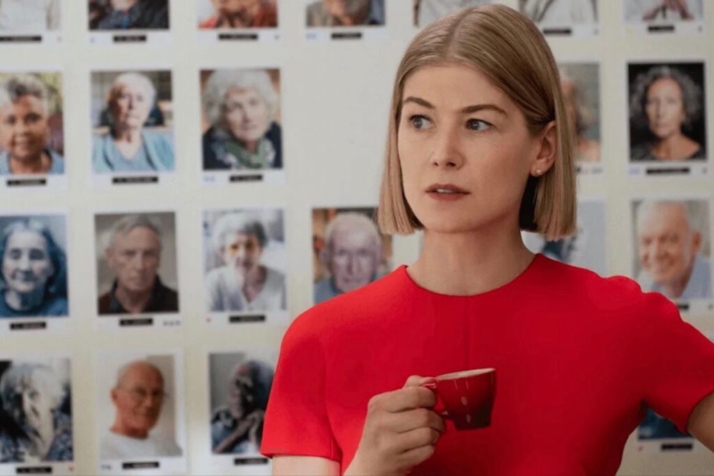 Rosamund Pike - scena tratta da I care lot