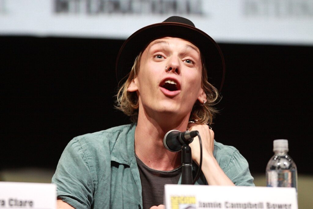 Jamie Campbell Bower 9355252908 