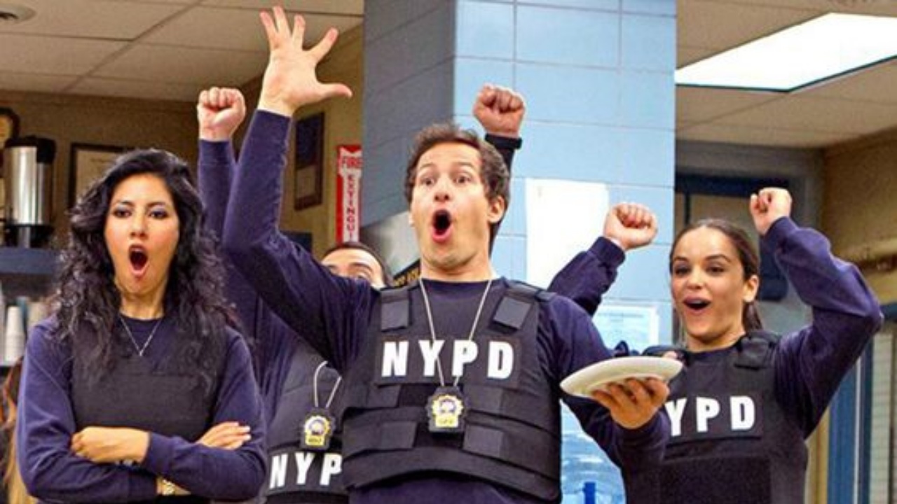 Ricordate questa scena in “Brooklyn 99”? Non si può fare a meno di farsi trasportare dal momento