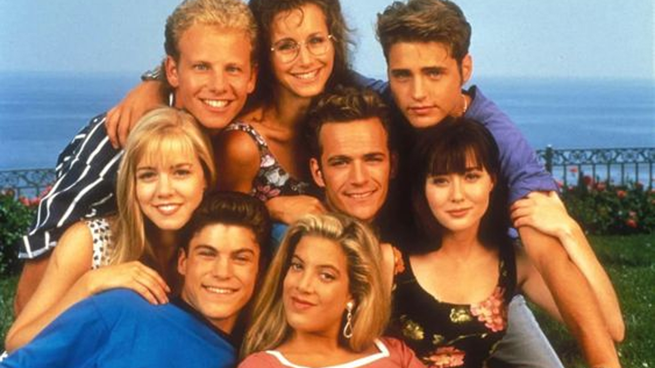 Beverly Hills 90210: Che fine hanno fatto gli attori protagonisti della serie TV cult degli anni ’90?