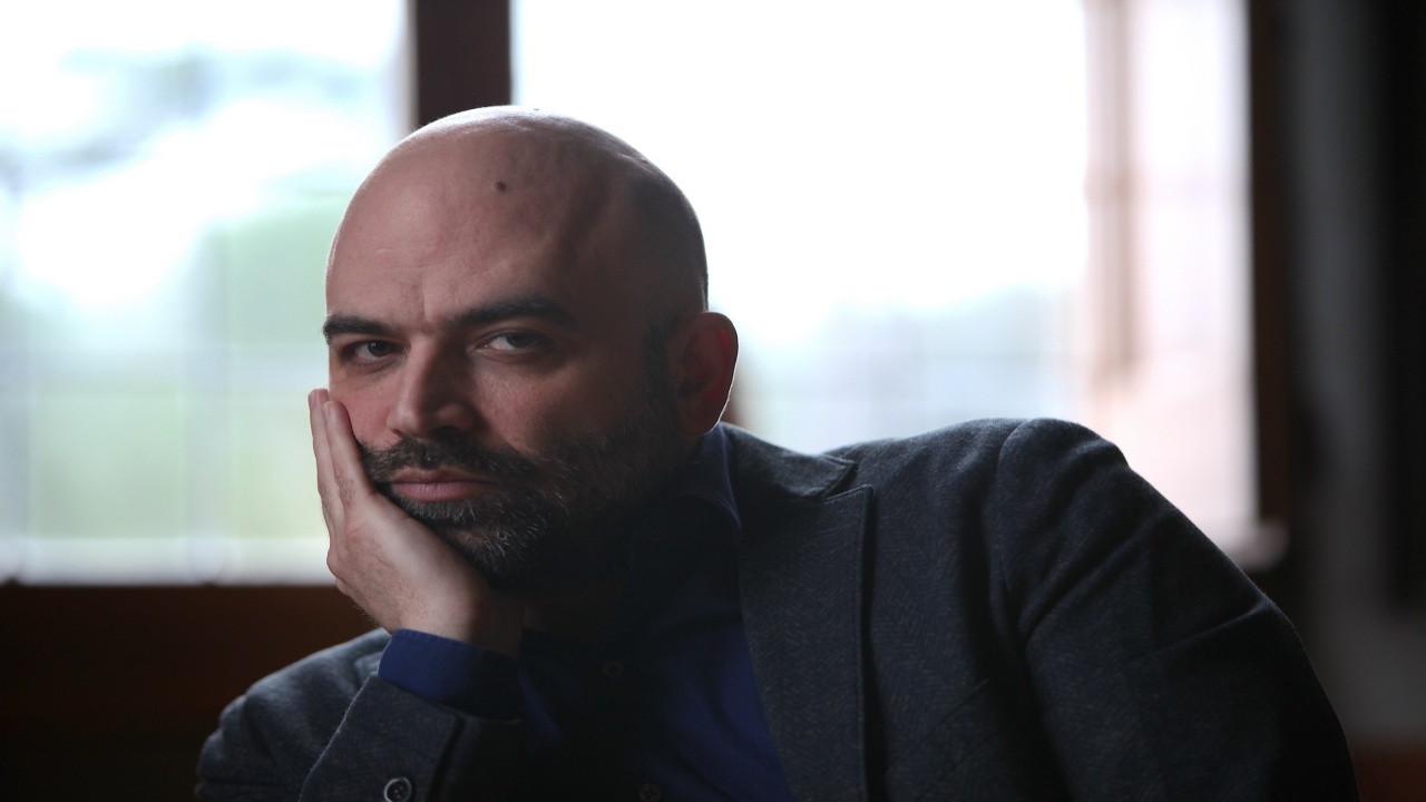 “Sono ancora vivo”: Roberto Saviano esordirà alla regia del film ispirato alla sua graphic novel